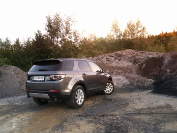 LAND ROVER DISCOVERY SPORT 04