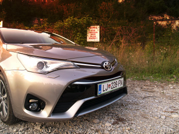 toyota avensis 17