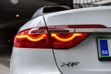 Jaguar XF. Jaugar XF_7