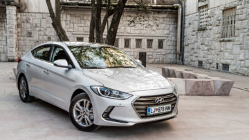 Hyundai_Elantra_16_Style_13