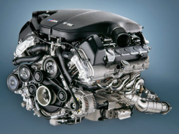 2005-BMW-M5-Engine-FA-1600x1200