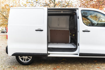 Peugeot Traveller in Citroen Spacetourer_17