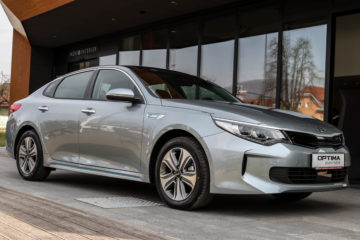 Kia Optima plug-in hybrid-9862 (1)