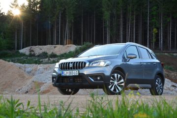 SUZUKI S CROSS 02