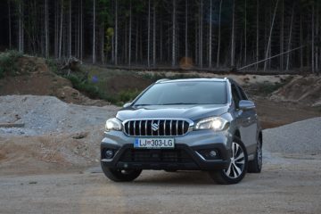 SUZUKI S CROSS 04