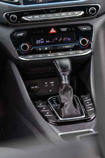 Hyundai_Ioniq_Hybrid_Impress_11