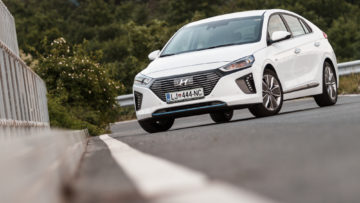 Hyundai_Ioniq_Hybrid_Impress_12