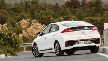 Hyundai_Ioniq_Hybrid_Impress_13