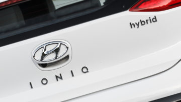 Hyundai_Ioniq_Hybrid_Impress_16
