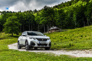 Peugeot 3008 1.2 PureTech Allure 8