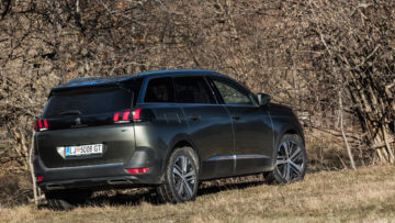 Peugeot_5008_GT_27