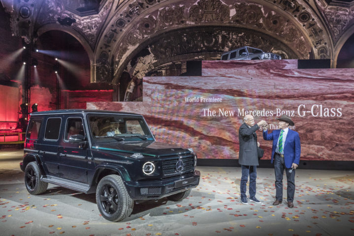 Mercedes-Benz Neujahrsempfang am Vorabend der North American International Auto Show (NAIAS) 2018 und Weltpremiere der neuen Mercedes-Benz G-Klasse. Dr. Dieter Zetsche, Vorstandsvorsitzender der Daimler AG und Leiter Mercedes-Benz Cars, und Arnold Schwarzenegger, Hollywood Schauspieler und Ex- Gouverneur Kalifornien stellen die neue Mercedes-Benz G-Klasse vor. Mercedes-Benz New Year's Reception on the eve of the 2018 North American International Auto Show (NAIAS) and World Premiere of the new Mercedes-Benz G-Class. Dr. Dieter Zetsche, Chairman of the Board of Management of Daimler AG and Head of Mercedes-Benz Cars, and Arnold Schwarzenegger, Hollywood Actor and former Governor of California, presenting the Mercedes-Benz G-Class.