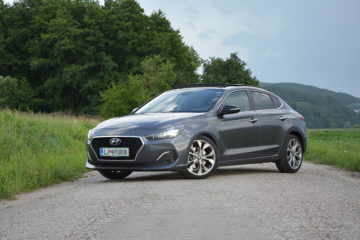 HYUNDAI I30 FASTBACK 03