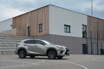 LEXUS NX 300h 02