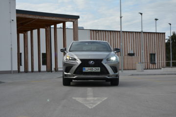 LEXUS NX 300h 07