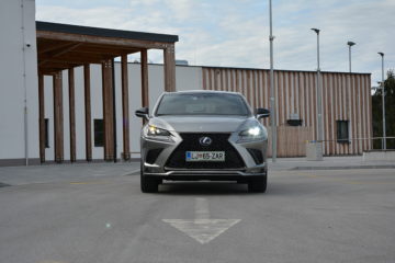 LEXUS NX 300h 07