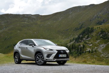 LEXUS NX 300h 13