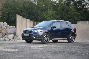 SUZUKI S-CROSS 02