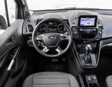 Ford_Grand_Tourneo_Connect_15_09