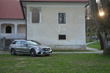 MERCEDES-BENZ C 02