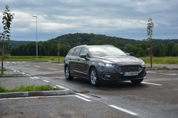 FORD MONDEO HYBRID 09