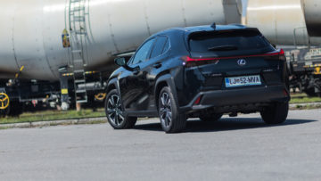 Lexus_UX_250h_Luxury_11