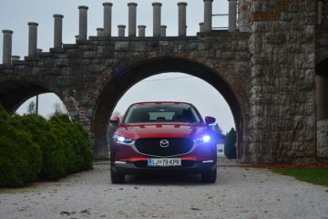 MAZDA CX-30 04