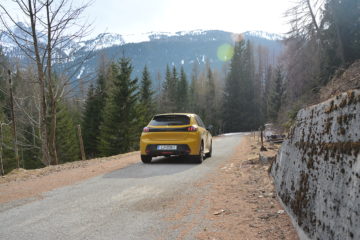 PEUGEOT 208 16