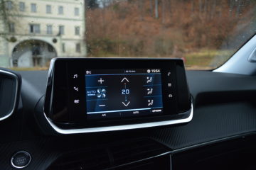 PEUGEOT 2008 23