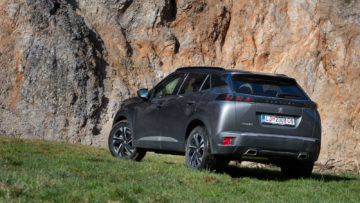 Peugeot_2008_12_PureTech_130_19