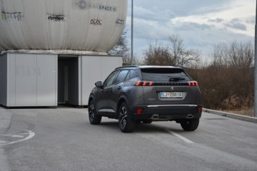 PEUGEOT 2008 03