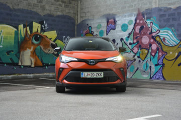 TOYOTA C-HR 04