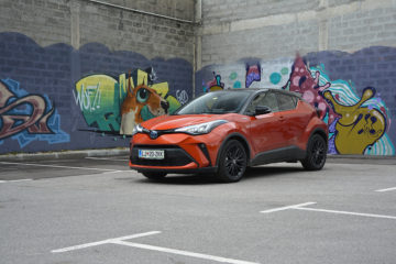 TOYOTA C-HR 06