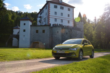 VW GOLF VIII 02