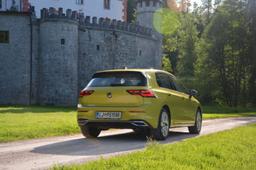VW GOLF VIII 03