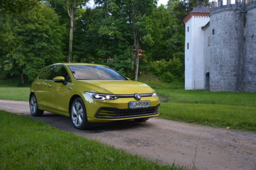 VW GOLF VIII 04