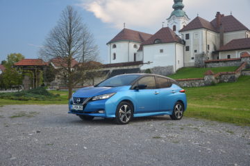 NISSAN LEAF 03