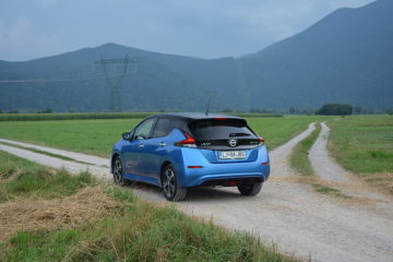 NISSAN LEAF 33