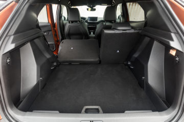 Peugeot_2008_12_PureTech_130_EAT8_GT_Line_17