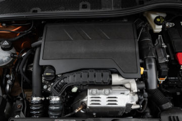 Peugeot_2008_12_PureTech_130_EAT8_GT_Line_29