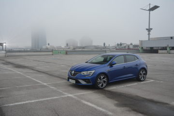 RENAULT MEGANE 01