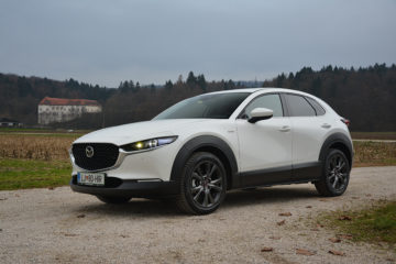 MAZDA CX-30 02