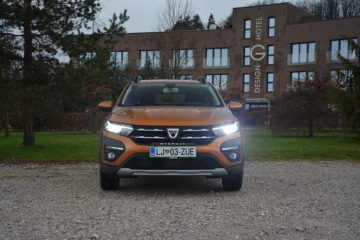 DACIA SANDERO 02