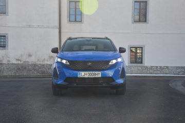 PEUGEOT 3008 HYBRID4 03