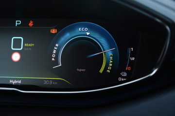 PEUGEOT 3008 HYBRID4 17