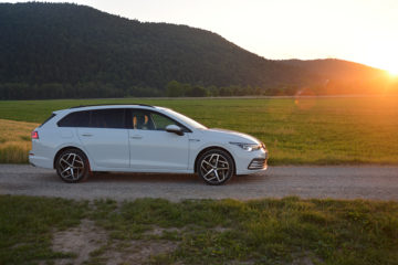 VOLKSWAGEN GOLF VARIANT 02