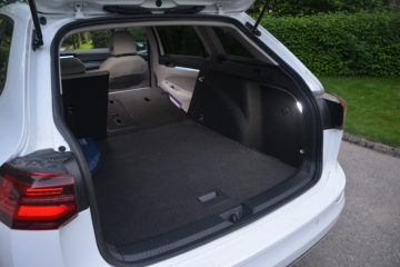 VOLKSWAGEN GOLF VARIANT 23