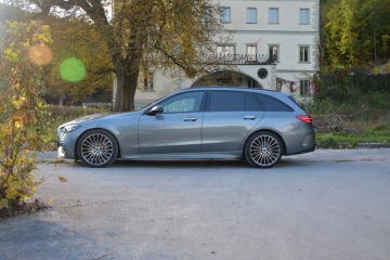 MERCEDES-BENZ C 02