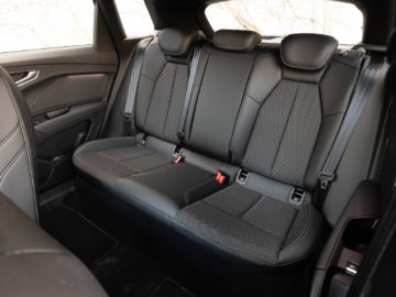 Audi_Q4_40_e-tron_S-line_25