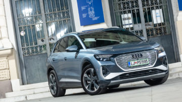 Audi_Q4_40_e-tron_S-line_55